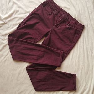 Arizona jean Co juniors burgundy pants size 3/XS - very good condition.